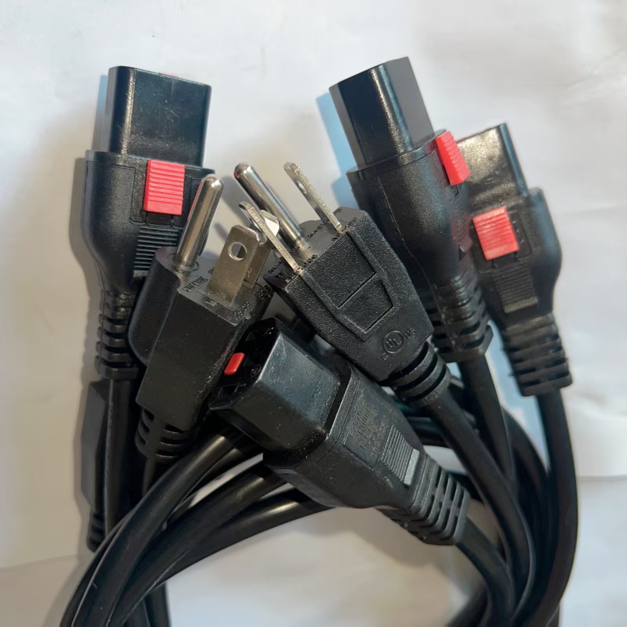 NEMA 5-15P to C13 power cord / US 3 prong C13 power cable - Image 2
